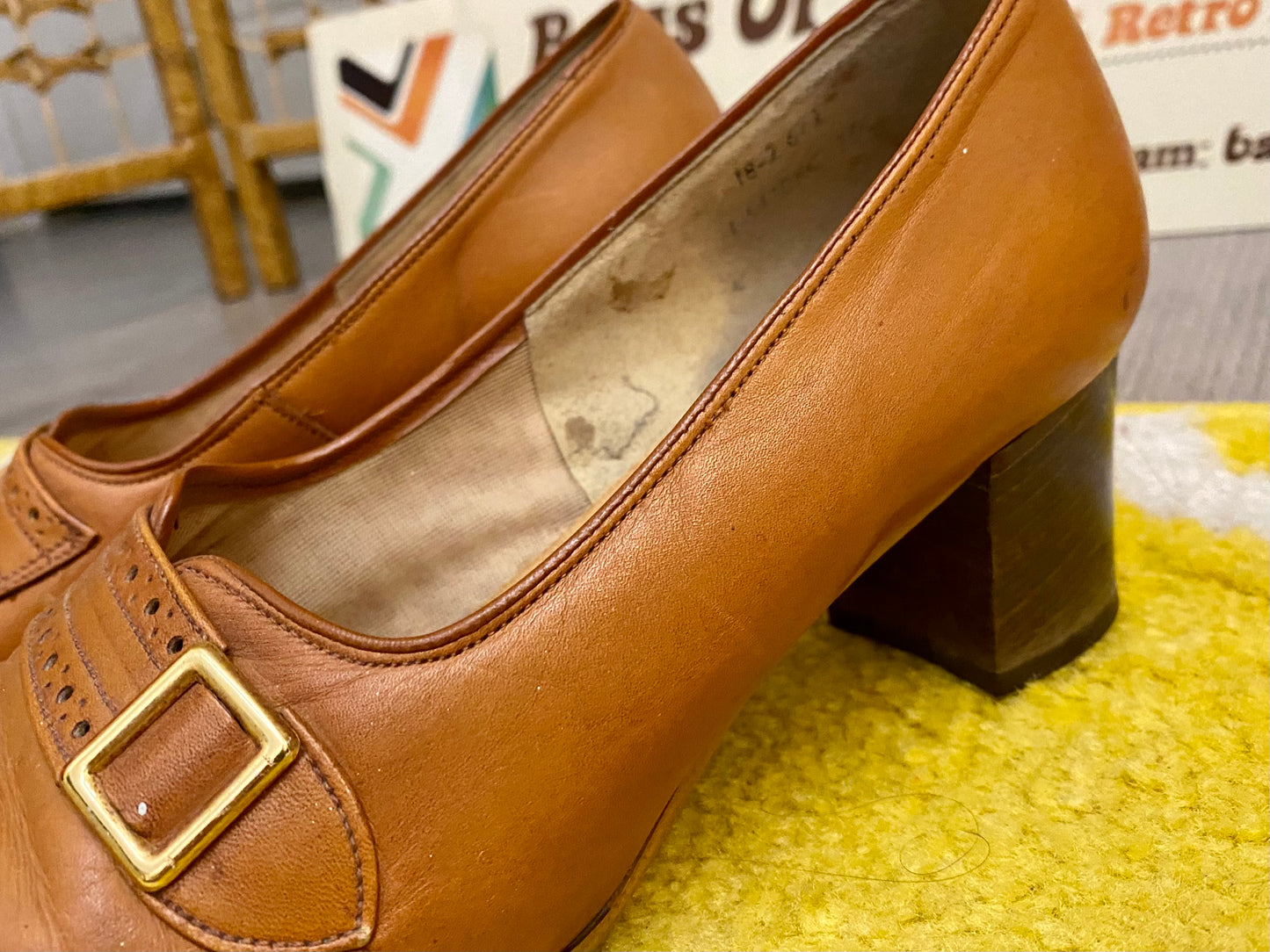 Vintage Tan Court Shoes (UK 6)