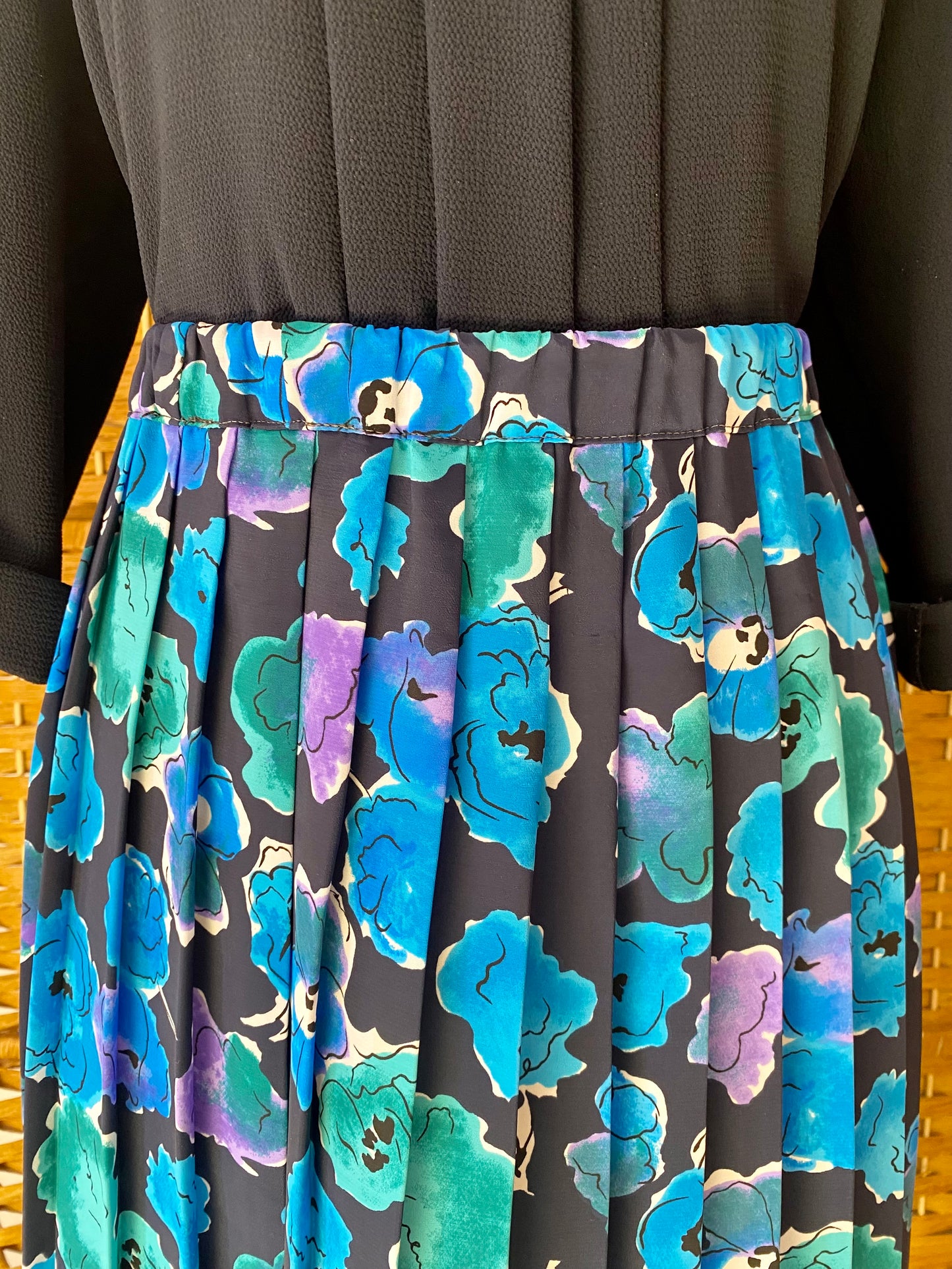 Blue Floral Midi-Skirt (UK 12-16)